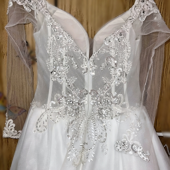 NWOT wedding dress - Picture 3 of 4